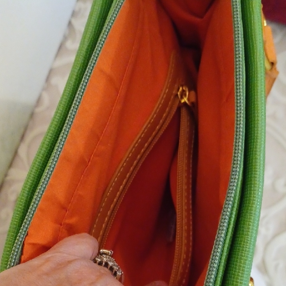 Adrienne Vittadini Green and Tan Tote Bag - Picture 8 of 14